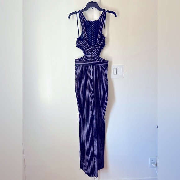 NWT Bebe Cut Out Belted Striped Sleeveless Wide Leg Jumpsuit Size 6 - Picture 3 of 14